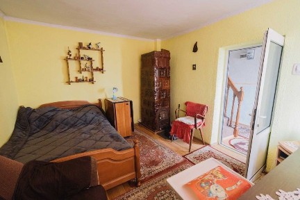 Vand casa cu etaj, in localitatea Trusesti, judet Botosani