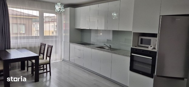 Apartament cu doua dormitoare, parcare proprie, mobilat si utliat