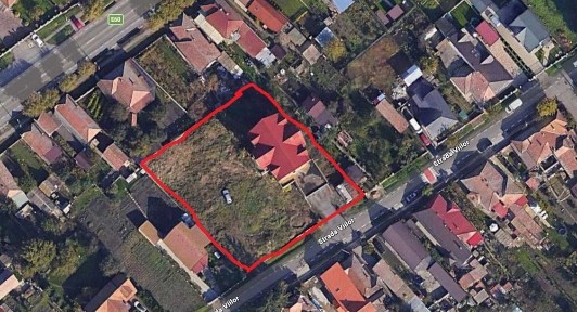 Casa la rosu pe 4 nivele cu teren generos