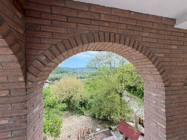 Casa deosebita Bujoreni