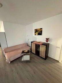 Persoana fizica, inchiriez apartament cu 3 camere pe termen lung