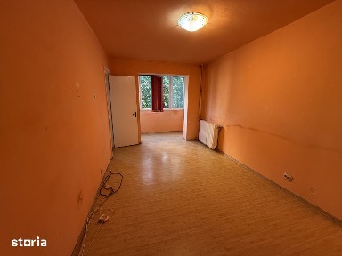 Apartament 3 camere, etaj 2, semidecomandat - Piata Doina