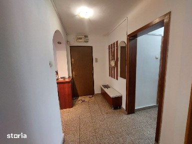 Apartament 3 camere de inchiriat - Decomandat, Etaj 1, Zona Dezrobir