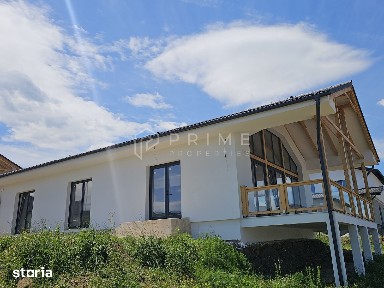 Vilă chalet modern cu perete panoramic de sticlă - Livezeni, Mureș