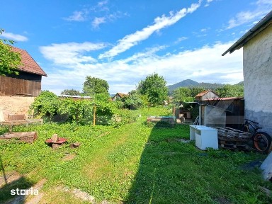 Casa spatioasa cu livada, teren de 1.690 mp si panouri fotovoltaic, S