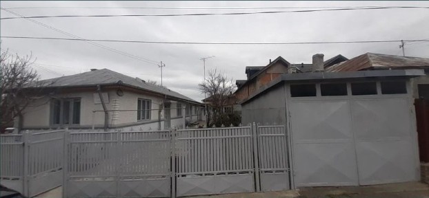 Casă de vanzare cu teren