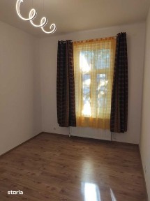Apartament doua camere cu curte comuna.
