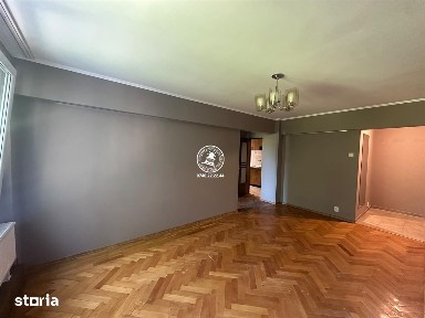Apartament 3 camere de vanzare, semidecomandat, etaj intermediar, bloc