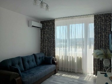 Apartament la cheie cu 2 camere și 2 balcoane complet mobilat și utilat vizavi de piața de zi și Penny. Se acceptă plata în rate
