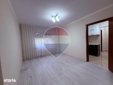 De vânzare apartament 3 camere Zona Universității, Str Ronald Reagen