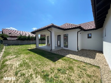 Duplex 4 camere 3 dormitoare | Curte amenajata | Mosnita-Noua