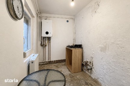 Apartament 1 cameră, zona Confecții, decomandat, centrală proprie