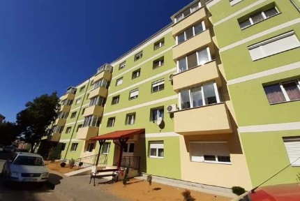 Dau in chirie apartament 3 camere etaj 2 Sinmartin