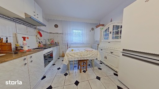 Vila spatioasa de 8 camere, 345 mp utili, cartier Sarmas