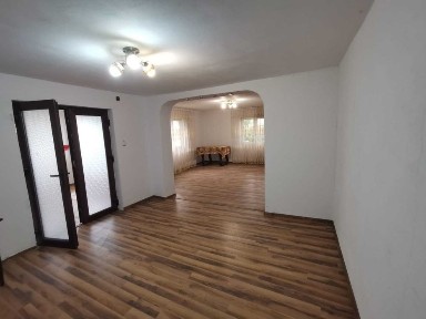 Casa renovata 172 mp + teren 1365 mp in Racarii de sus, oras Filiasi
