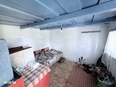Casa batraneasca in Burlesti, comuna Unteni