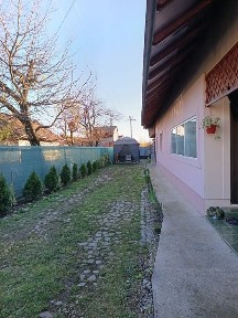 Casă cu teren și anexe, în apropiere de Câmpina