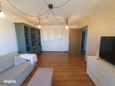 De închiriat apartament cu 3 camere - Zona Lipovei