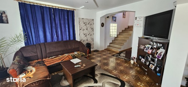Casă cu 4 camere și curte, gata de utilizare