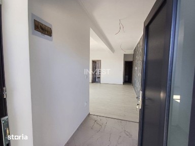 Casa cu 4 camere, 2 bai, beci spatios si 400 mp teren
