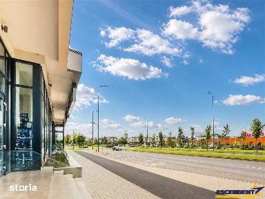 Langa Coresi Mall, elegant spatiu comercial, vitrina stradala generoas