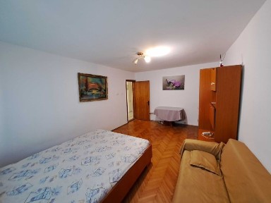 Închiriez ap. cu 2 cam. decomand. Aleea Detunata, Cetate cu 250 euro