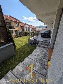 Apartament cu 4 camere, terasa, curte si 2 parcari la intrare in Baciu