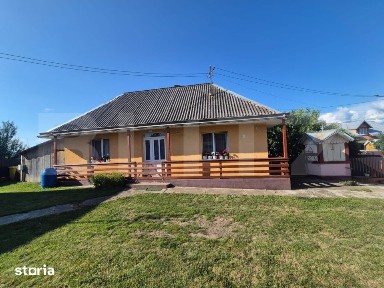 Casa batraneasca locuibila, 70 mp, teren 5600 mp, Costana