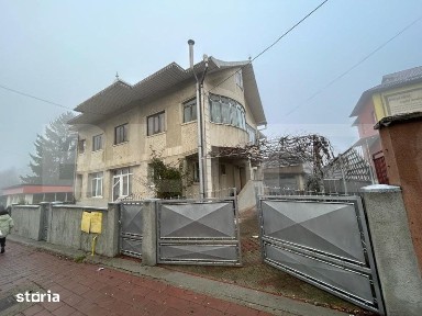 Casa mutifunctionala, 380 mp utili, pretabila pentru activitati comerc