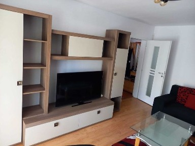 Inchiriez apartament 2 camere, 50mp, decomandat pe strada Meteor