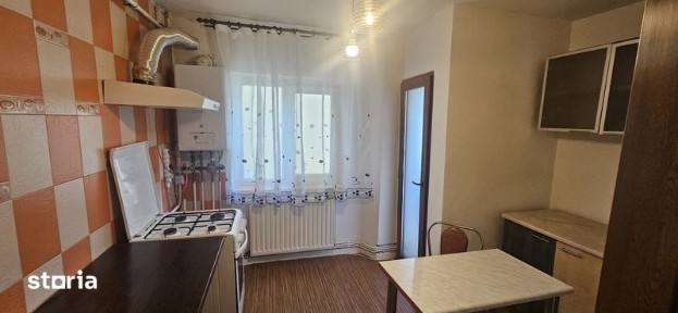 Închiriez apartament 3 camere, zona 1 Mai
