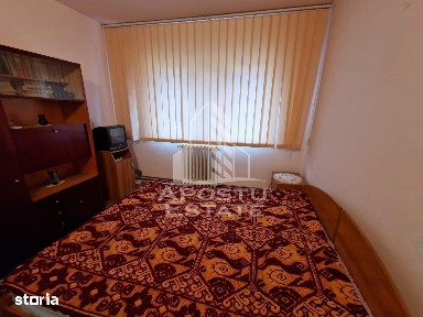 Apartament cu 3 camere,semidecomandat,etaj intermediar,zona Soarelui