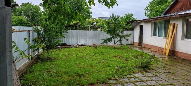 Casă bătrânească locuibilă.