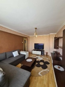Inchiriez apartament cu 3 camere tip D vis a vis de Lotus Oradea