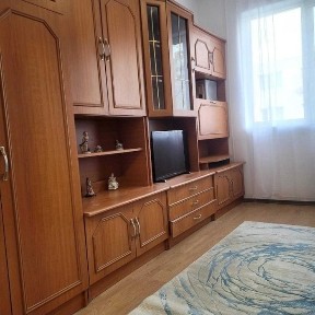 Ofer spre închiriere în zona Tractorul