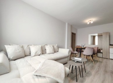 Inchiriez apartament 2 camere pentru Untold