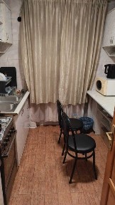 Inchiriez apartament cu 3 camere lângă Liceul Petru Rares.