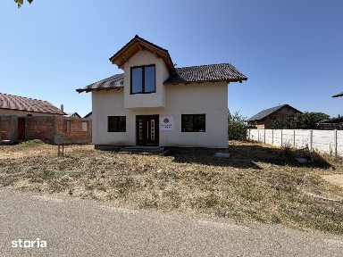 Casa la gri, 4 dormitoare, 3 bai, teren 400 mp