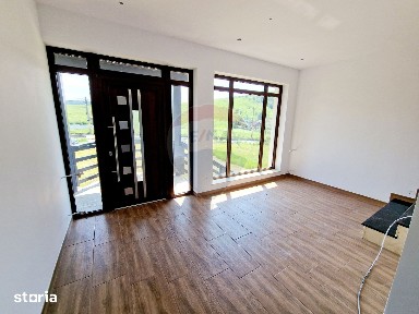 Casă / Vilă cu 8 camere de vânzare în zona Balaur