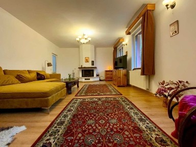 Vilă de inchiriat in Valenii de Munte complet mobilată, 5 camere, teren 2.000 mp, la 100 km de București - gata de mutare!