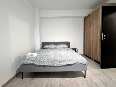 Închiriez apartament 2 camere ESQ Village + loc de parcare