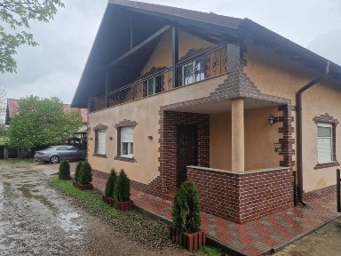 Casă de vânzare în zonă bună la strada principală :str Gheorghe Doja, Suceava