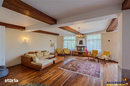 Vila 7 camere,250 mp,semineu,terase,800 mp teren,rezidential turistic