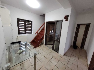 Inchiriez casa/vila super ca locuinta sau pentru afacere fara avizul vecinilor!