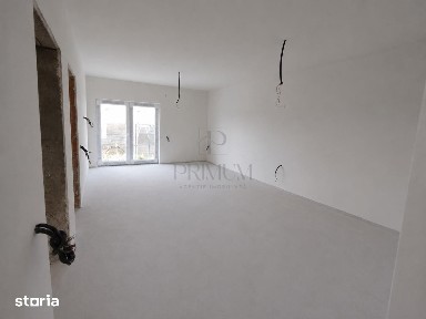 Duplex pe plan - asfalt - canalizare - personalizare interioara