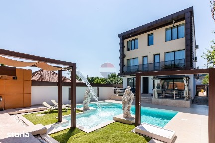 Vanzare Vilă 7 camere cu Piscină, Garaj Subteran, zona Balotesti