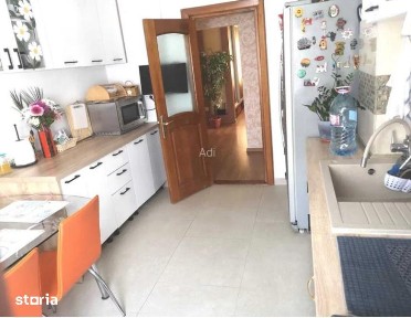 Vând schimb sau închiriez apartament 4 camere în Onești