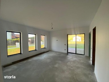 Casa 3 dormitoare, 196 mp, garaj si 8 ari teren, zona Tautii-Magheraus