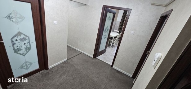 Închiriez apartament 3 camere