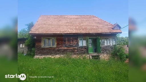 Casa traditionala din lemn renovabila cu teren 2295 mp Margau Cluj